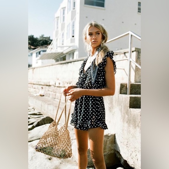 SABO SKIRT Eryka Speck Polka Dot Ruffle Sleeveless V Neck Romper Onesie Playsuit - Picture 3 of 10